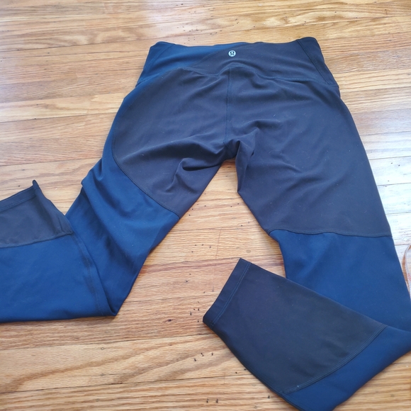 Lululemon Black and Blue Leggings Sz 8 Like New - Picture 9 of 15